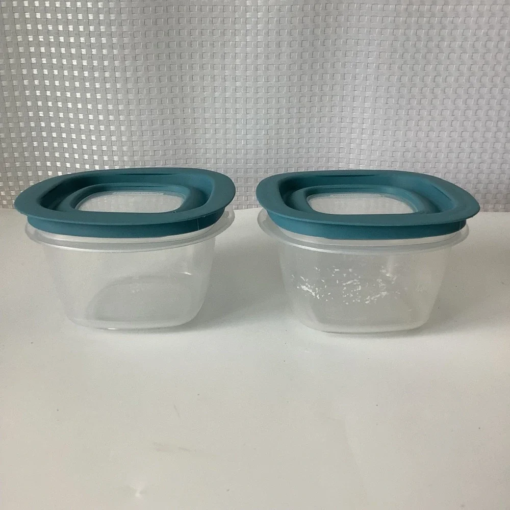 2 Rubbermaid Premier‎ Square Food Storage Container 2 Cups 7J5734 w/ Blue Lid